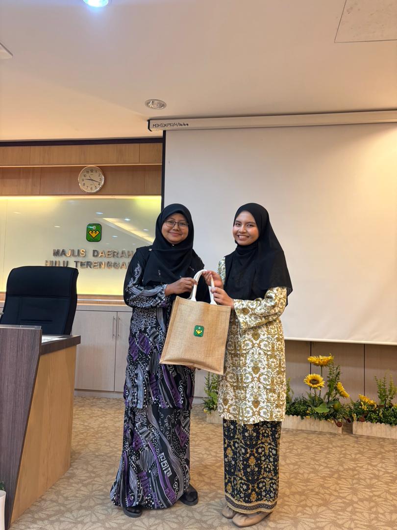 SETINGGI-TINGGI PENGHARGAAN DAN TERIMA KASIH DIUCAPKAN KEPADA FARAH DAMIA BINTI MOHD FAUZI ATAS KOMITMEN, DISIPLIN SERTA SUMBANGAN YANG TELAH DIBERIKAN SEPANJANG MENJALANI LATIHAN PRAKTIKAL DI MAJLIS DAERAH HULU TERENGGANU